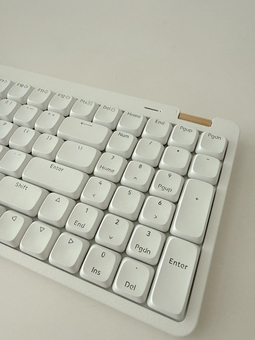 LOFREE Flow Lite Wireless Mechanical Keyboard 100-Key 96% Off-White Low Profile